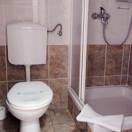 Apartmenthaus Kosirina-tisno טיסנו