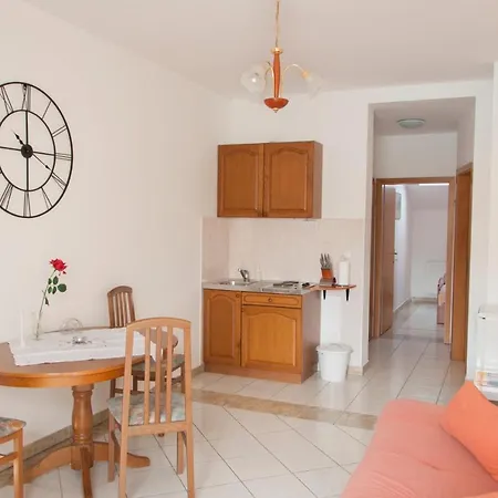 Apartmenthaus Kosirina-tisno * טיסנו